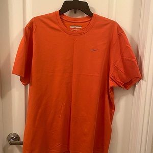 NWOT NIKE TEE